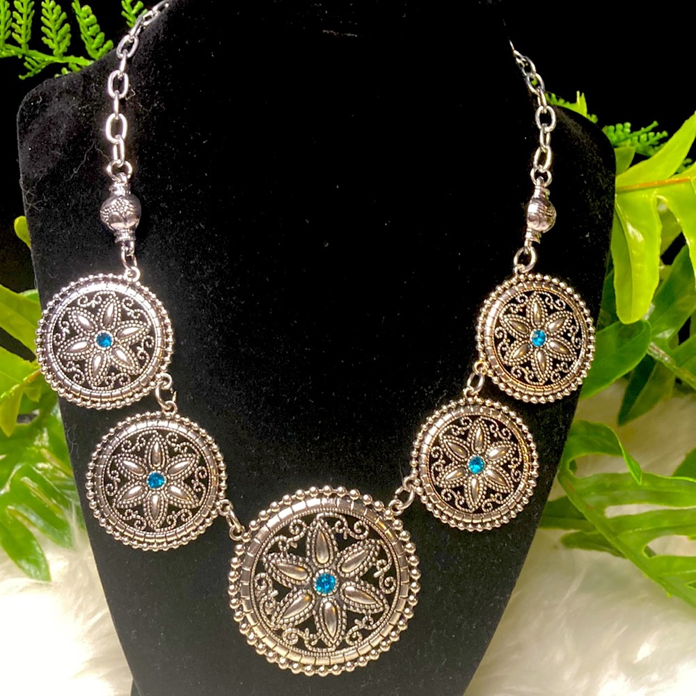 NWT! Gorgeous silver and blue necklace set w/ matching earrings. Ready to ship!